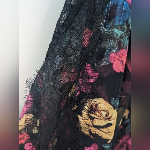 Rachel Roy Beautiful Floral V Neck Black Blouse Lace Sleeves Size 3X - Picture 5 of 8